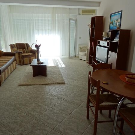 Club Topaz Apartments 넵툰 외부 사진