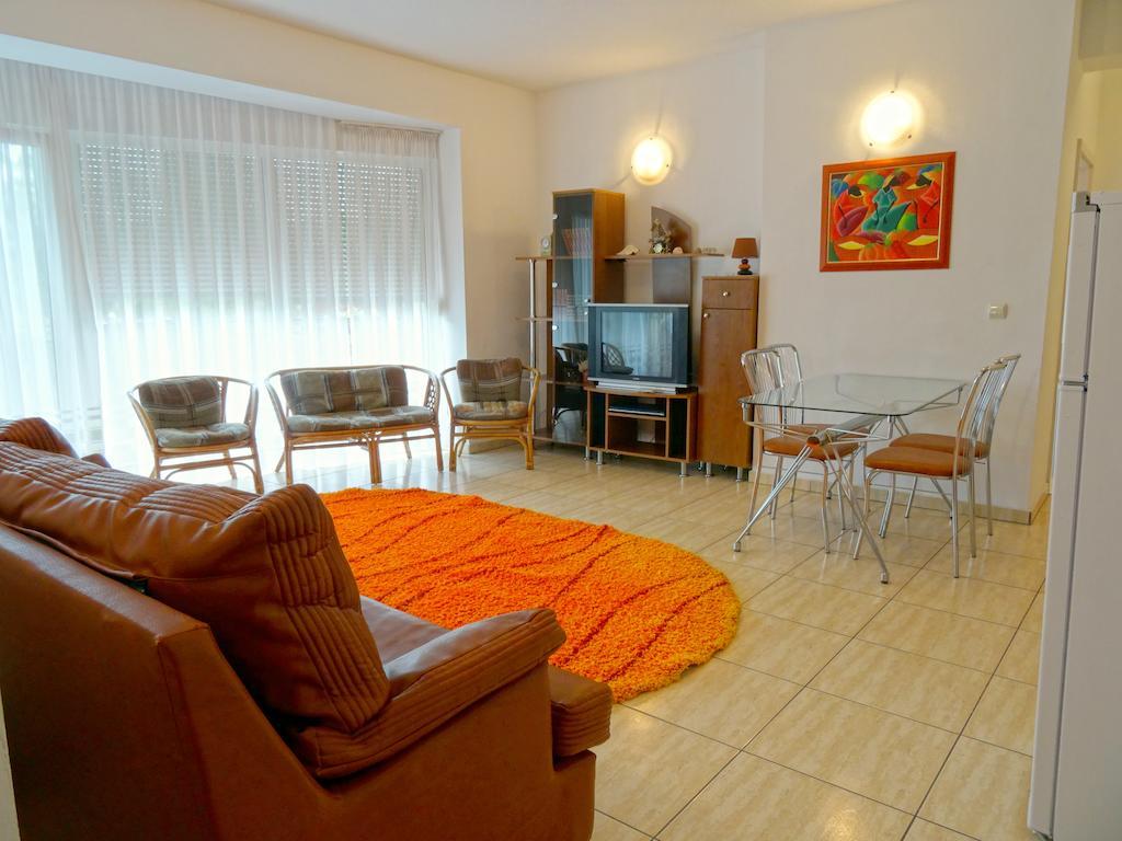Club Topaz Apartments 넵툰 객실 사진