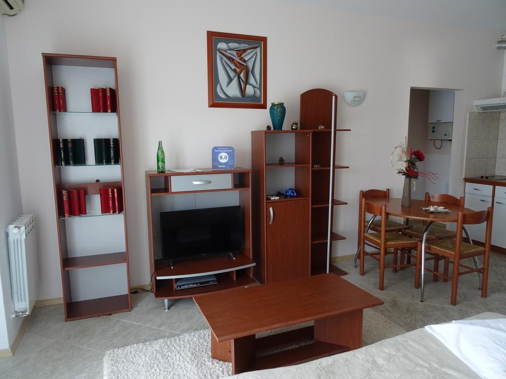 Club Topaz Apartments 넵툰 외부 사진