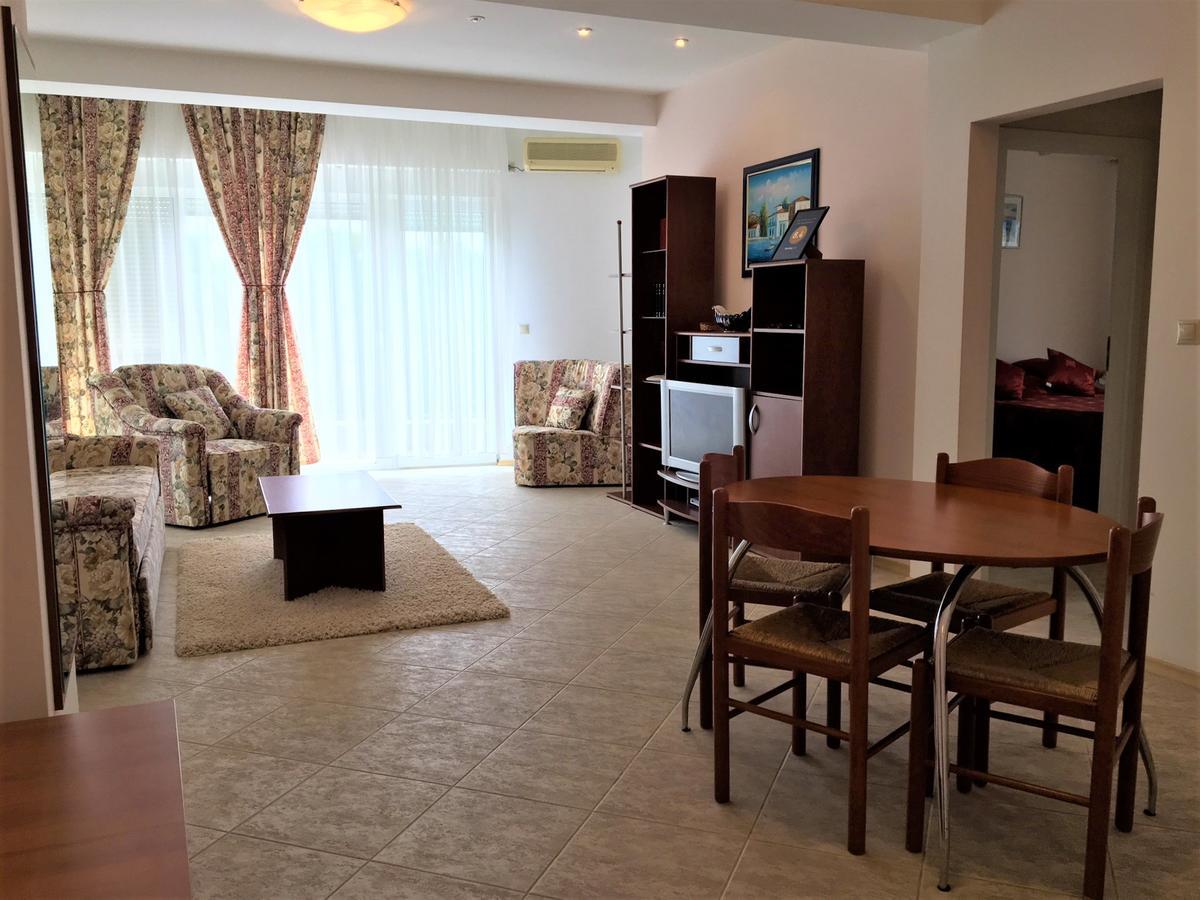 Club Topaz Apartments 넵툰 외부 사진